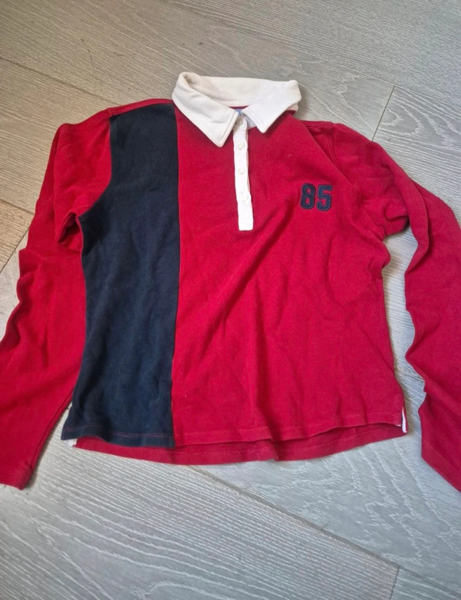 Polo manga larga rojo/ azul. Tommy Hilfiger. Talla 16 años